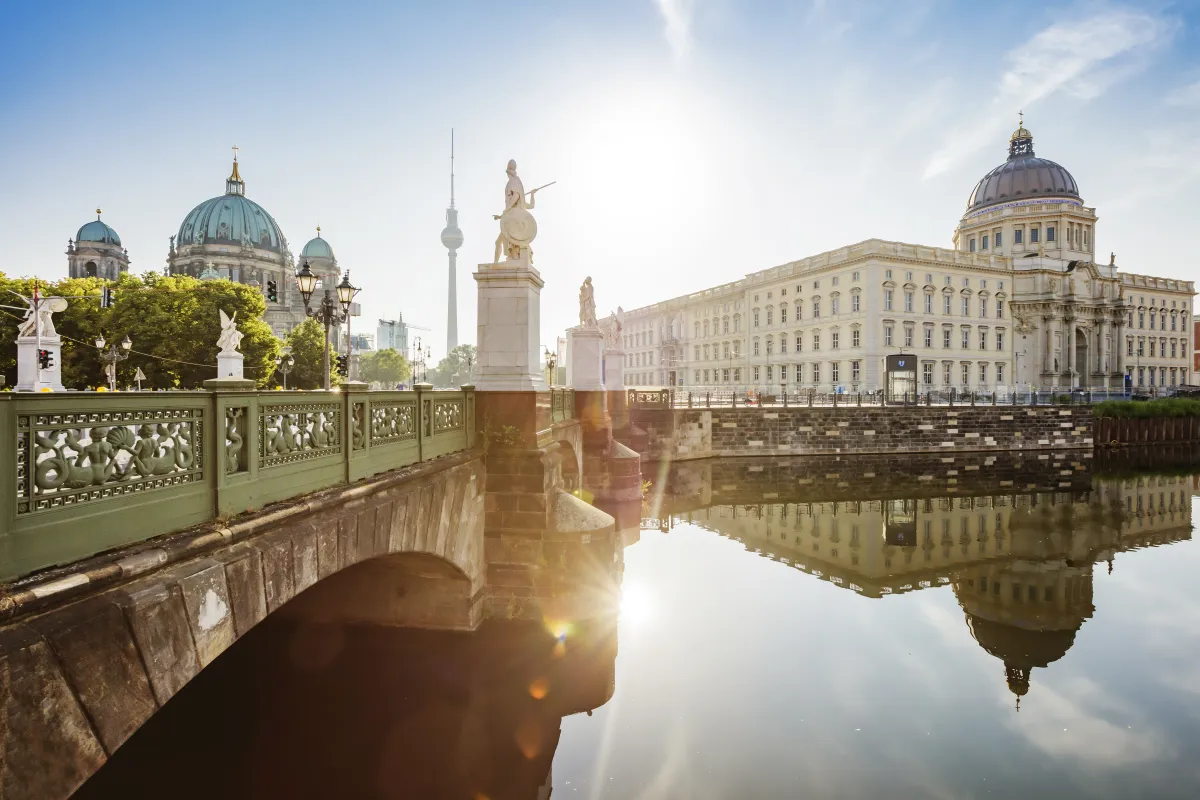 Panorama vom Humboldt Forum und dem Berliner Dom