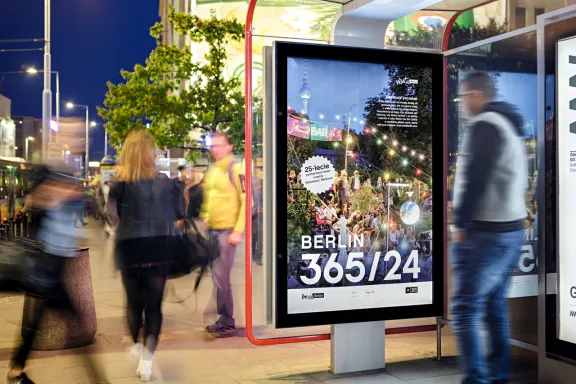 Foto: Plakatwerbung Berlin 365/24 in Warschau