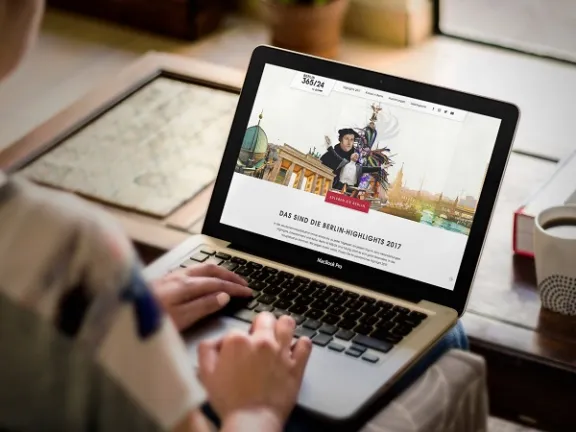 Foto: Kampagnenseite BERLIN 365/24 auf Laptop