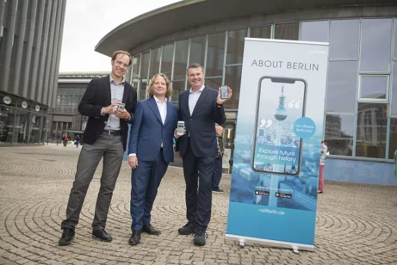 Präsentation der neuen App ABOUT Berlin (v.l.n.r.): Dr. Hanno Hochmut, Staatssekerät Christian Rickerts und visitBerlin-Geschäftsführer Burkhard Kieker
