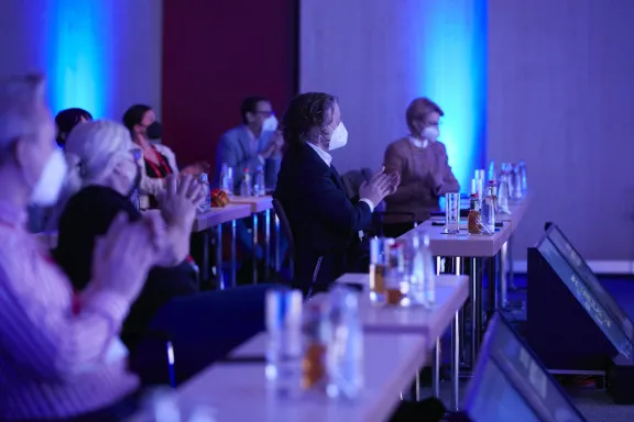 Pilotprojekt Testing im Estrel Berlin: Plenum