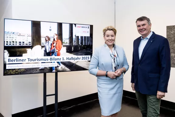 Wirtschaftssenatorin Franziska Giffey und visitBerlin-CEO Burkhard Kieker präsentieren die Tourismus-Bilanz für das 1. Halbjahr 2023