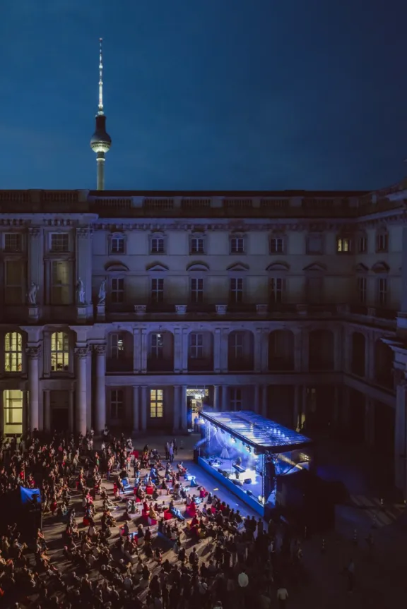 Open Air "Durchlüften" im Schlüterhof im Humboldt Forum 