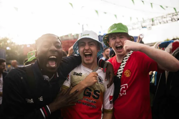 Feierstimmung zur Fußball-Europameisterschaft in Berlin