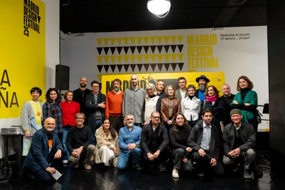 Eröffnung der Gruppenausstellung „La Línea Sueña” im Fernán Gómez (rechts im Bild: Frank Oehring)