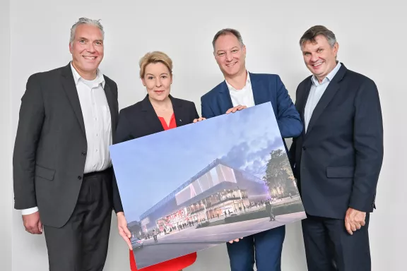 Dirk Hoffmann, Geschäftsführer Messe Berlin, Franziska Giffey, Senatorin für Wirtschaft, Energie und Betriebe, Dr. Mario Tobias, Vorsitzender der Geschäftsführung Messe Berlin und visitBerlin-Geschäftsführer Burkhard Kieker stellen die Kongress-Studie vor Studie zeigt Bedarf an neuen Kongresszentren mit wirtschaftlichem Mehrwert
