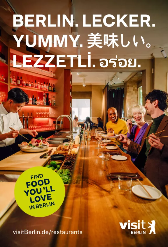In der November Brasserie - weiteres Plakatmotiv von visitBerlins neuer Kampagne für die Berliner Gastro-Szene Plakatmotiv von visitBerlins neuer Kampagne für die Berliner Gastro-Szene