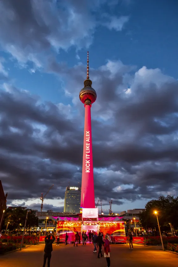 Berliner Fernsehturm zur UEFA Euro 2024 Kick it Like Alex