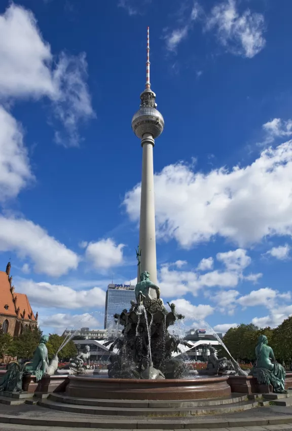 Neptunbrunnen und Fernsehturm am Alexanderplatz