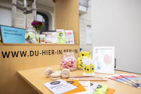 visitBerlin HIER-Mobil- Kiez-Tour am Bauernmarkt in Berlin Prenzlauer Berg am 16.06.2018