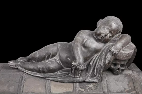 Deckel eines Kindersarges