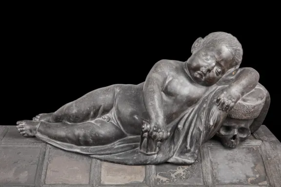 Deckel eines Kindersarges