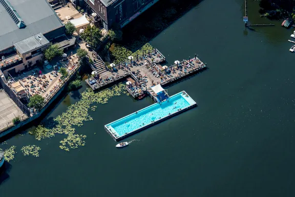 Luftaufnahme Badeschiff