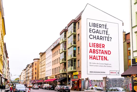 Mural zur Sensibilisierungskampagne in der Adalbertstraße 9 in Kreuzberg 