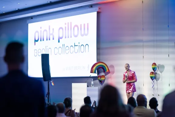 pink pillow Berlin Collection 10 Jahre Feier