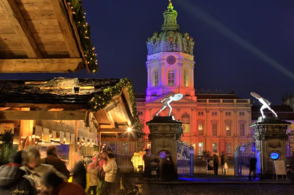 Weihnachtsmarkt vor dem Schloss Charlottenburg Weihnachtsmarkt vor dem Schloss Charlottenburg