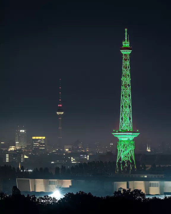 Funkturm bei Nacht Funkturm bei Nacht
