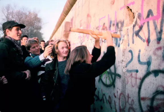 FALL OF THE BERLIN WALL BERLIN GERMANY 1989