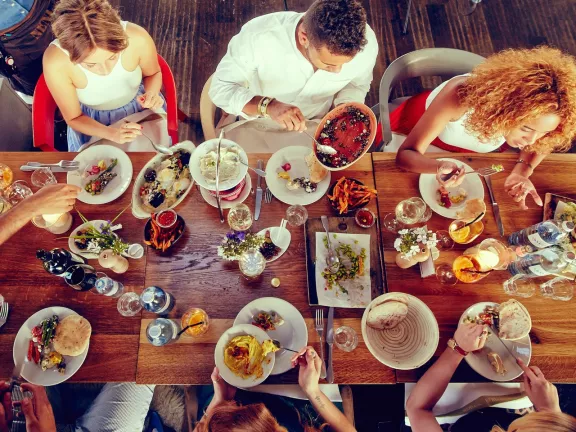 Sharing im NENI Berlin NENI Berlin