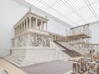 Pergamonaltar in Restaurierung